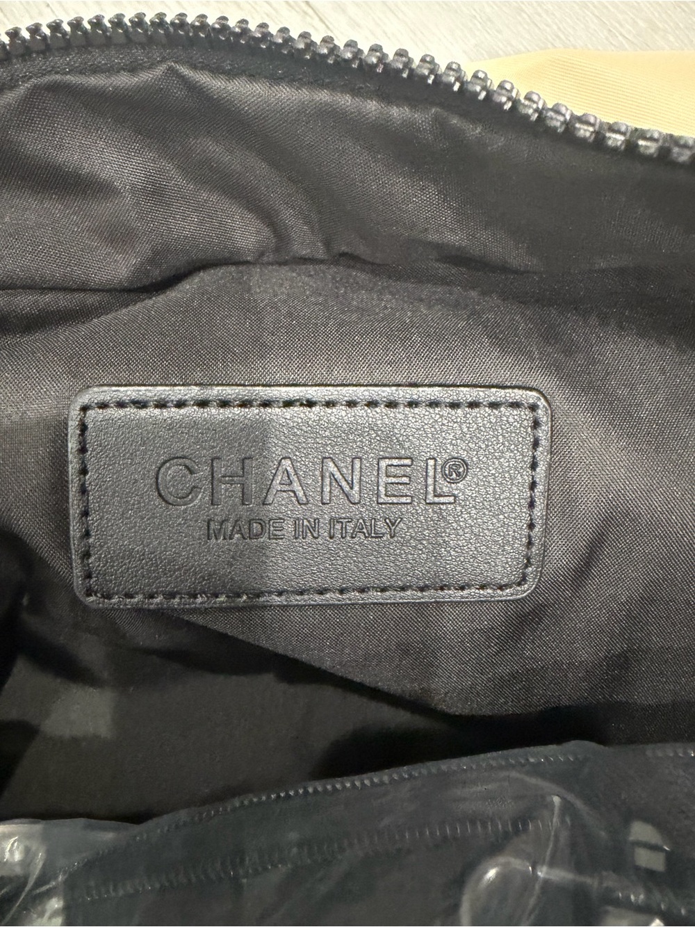 Like new Chanel Cream and Black unisex duffle Bag g-w-p - Picture 7 of 9